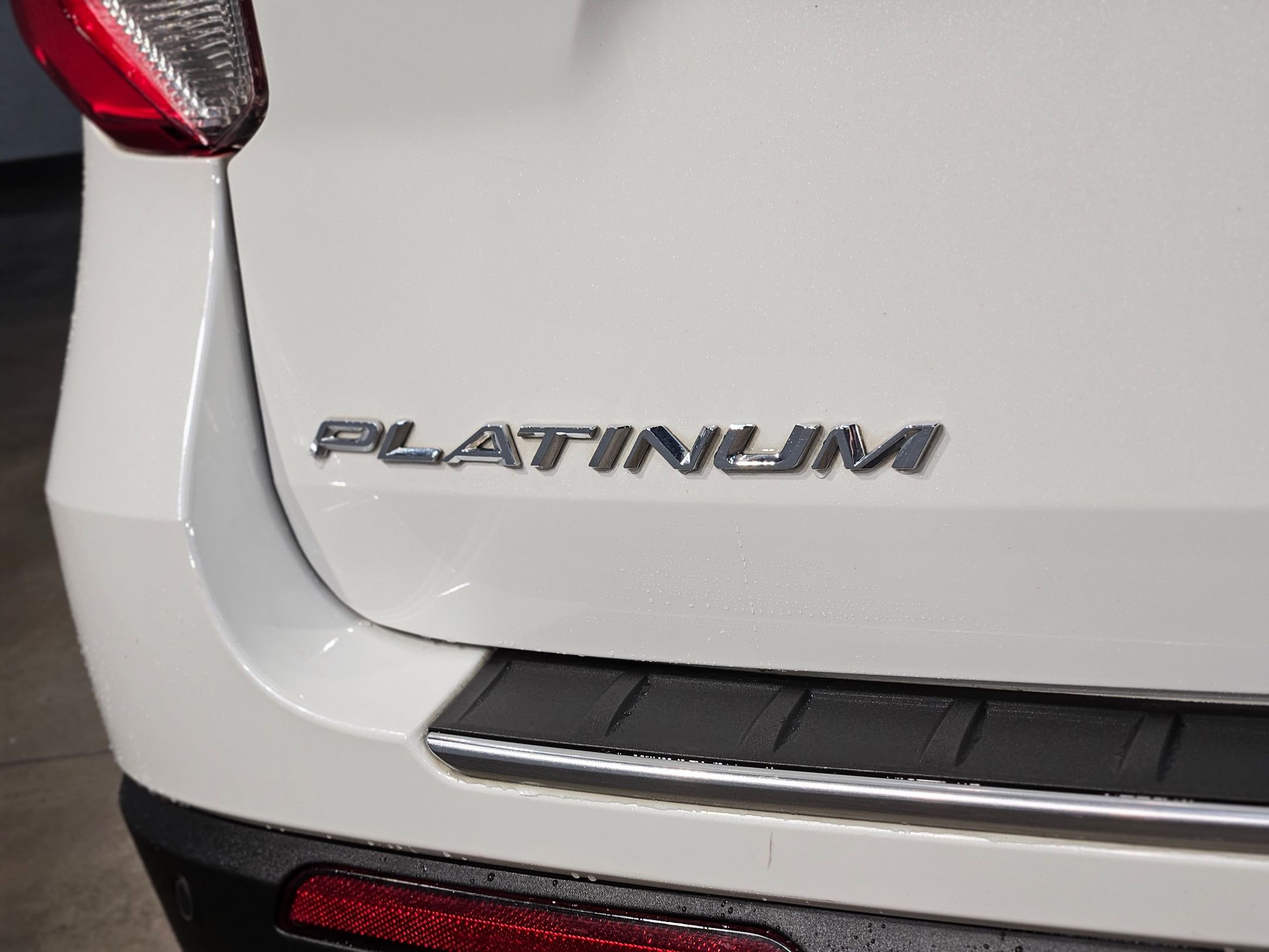 Used 2020 Ford Explorer Platinum image 40