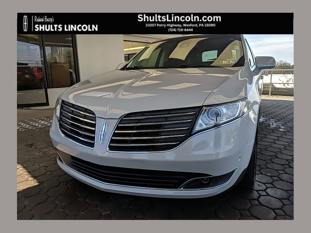 Used 2019 Lincoln MKT AWD image 1