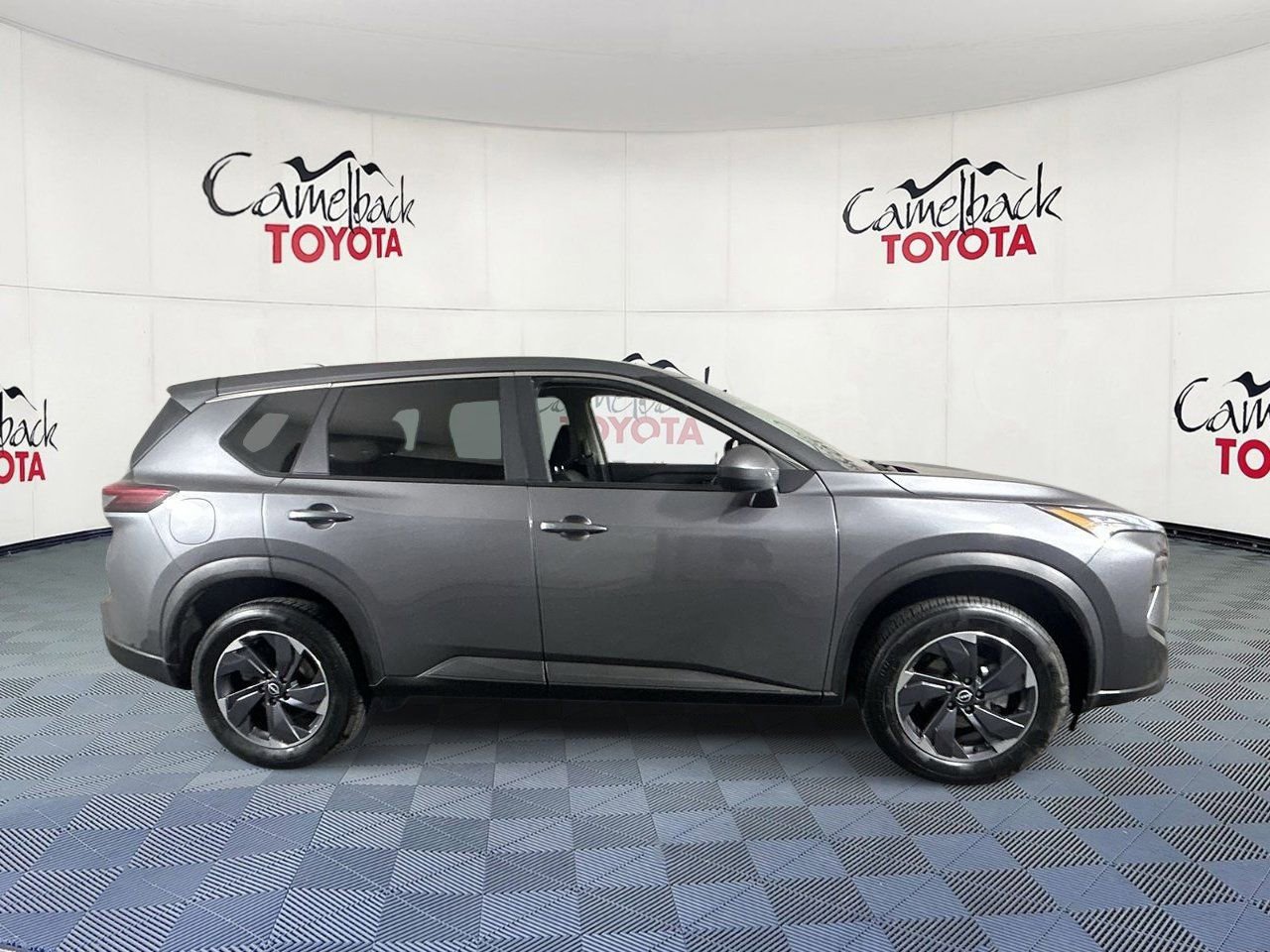 Used 2025 Nissan Rogue SV FWD image 8