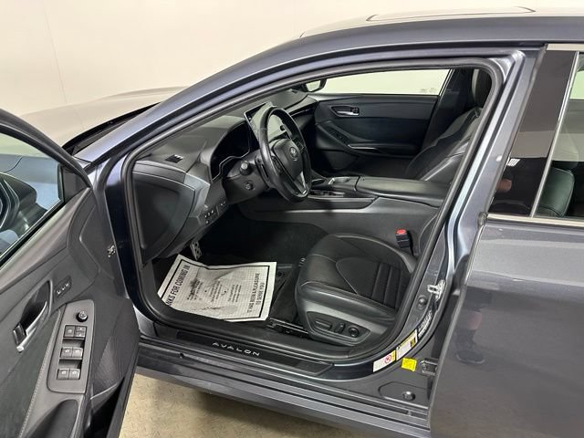 Used 2019 Toyota Avalon Touring FWD image 19