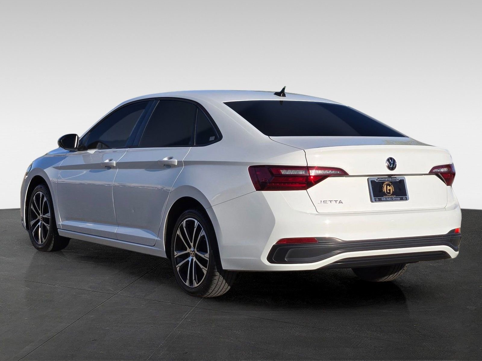 Used 2022 Volkswagen Jetta Sport image 6