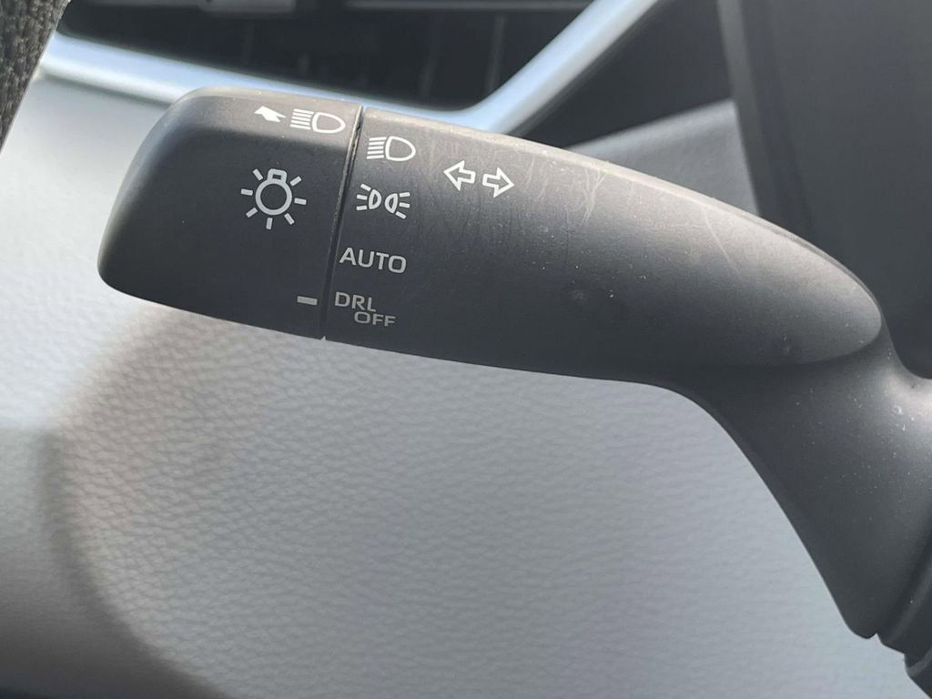 Used 2025 Toyota Corolla LE image 29