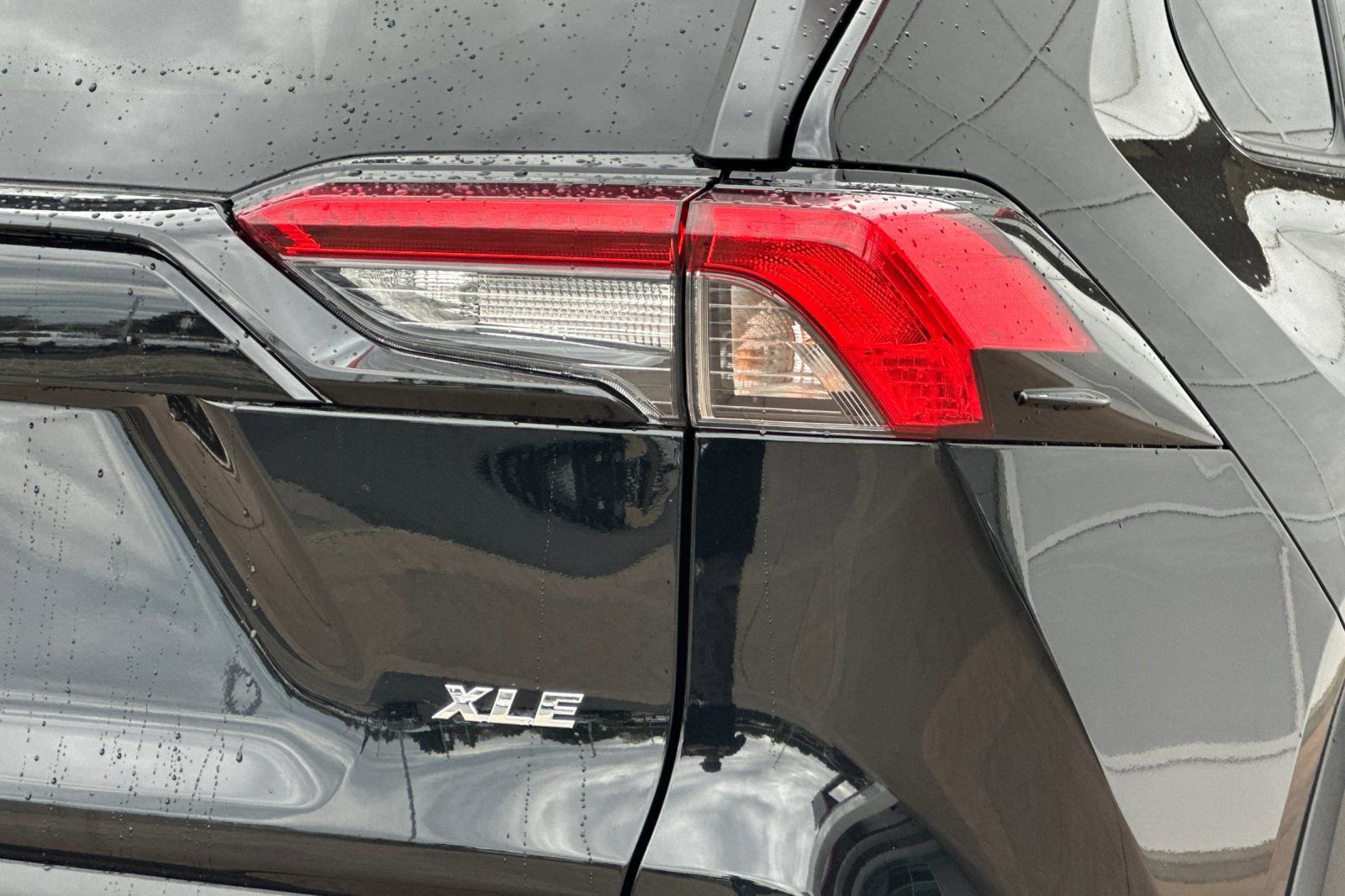 Used 2024 Toyota RAV4 XLE FWD image 34