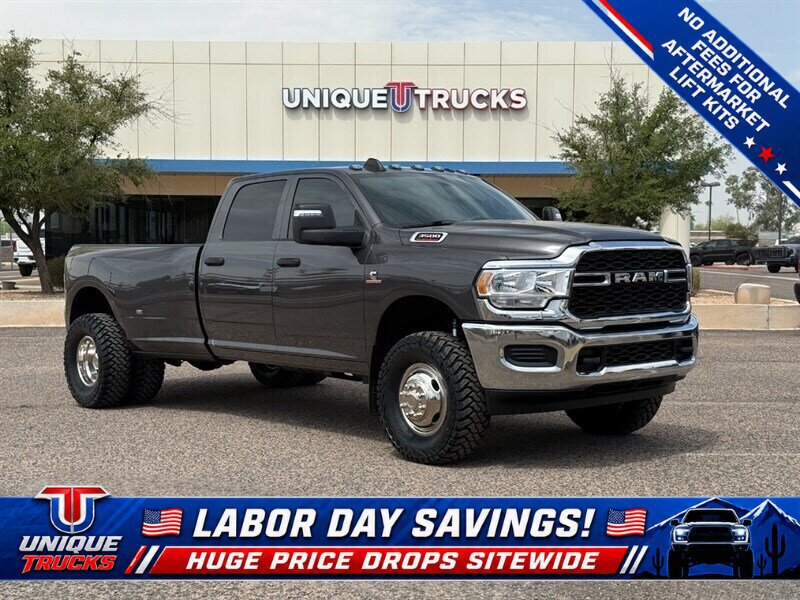 Used 2024 RAM 3500 Tradesman w/ Chrome Appearance Group AWD/4WD image 4