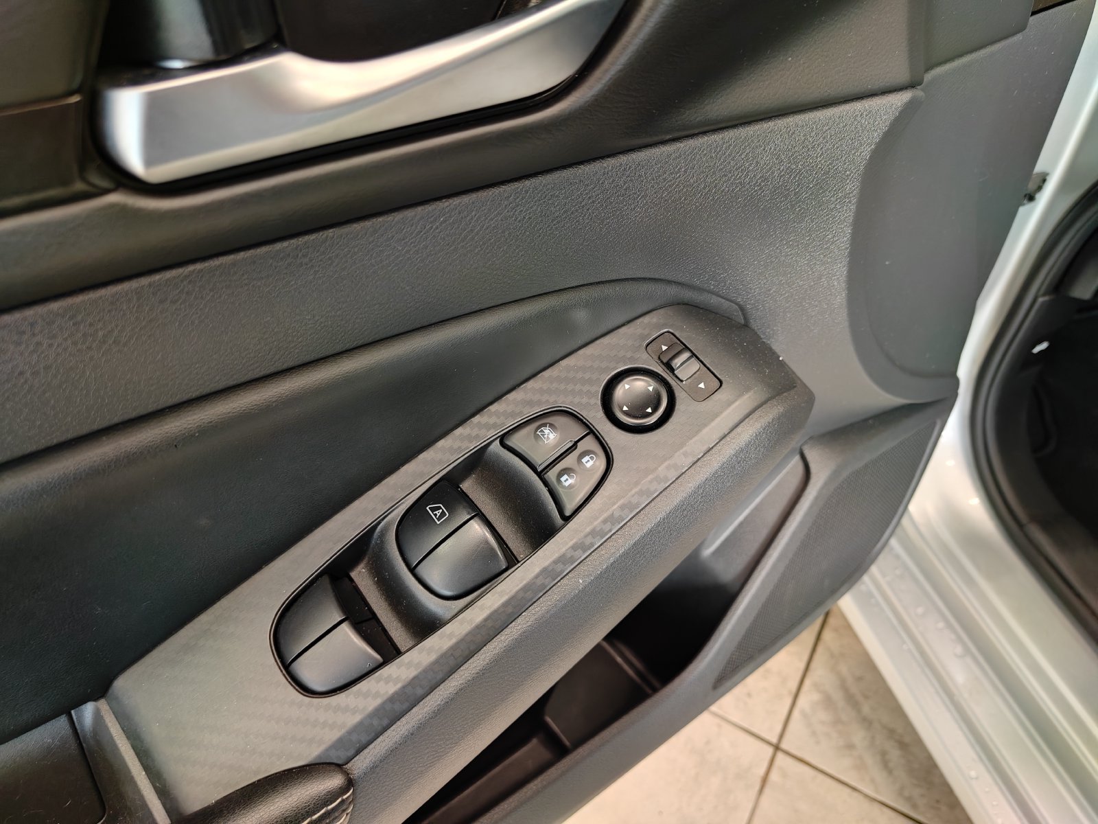 Used 2025 Nissan Altima 2.5 SV FWD image 10