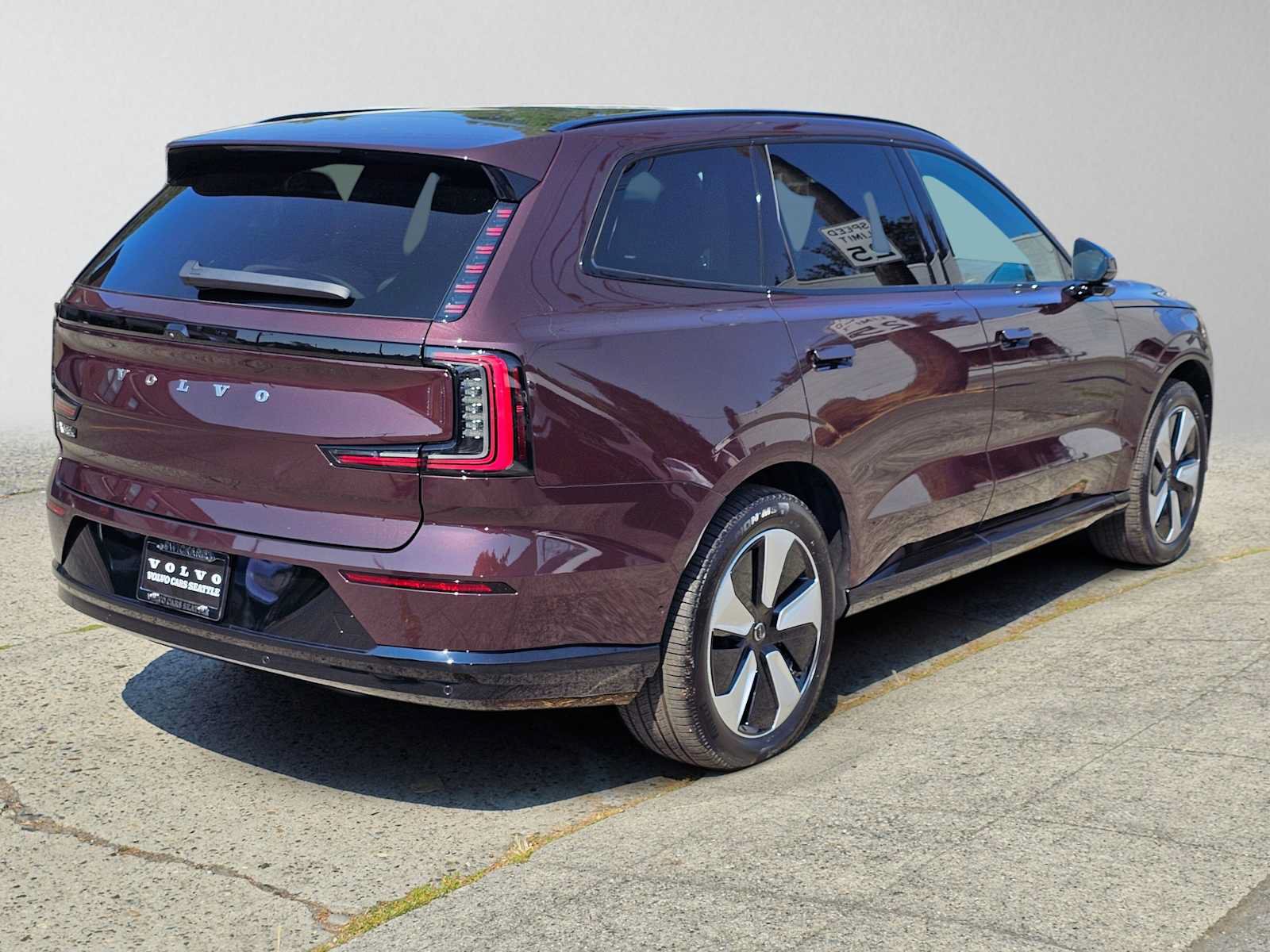 New 2026 Volvo EX90 Plus AWD/4WD image 3
