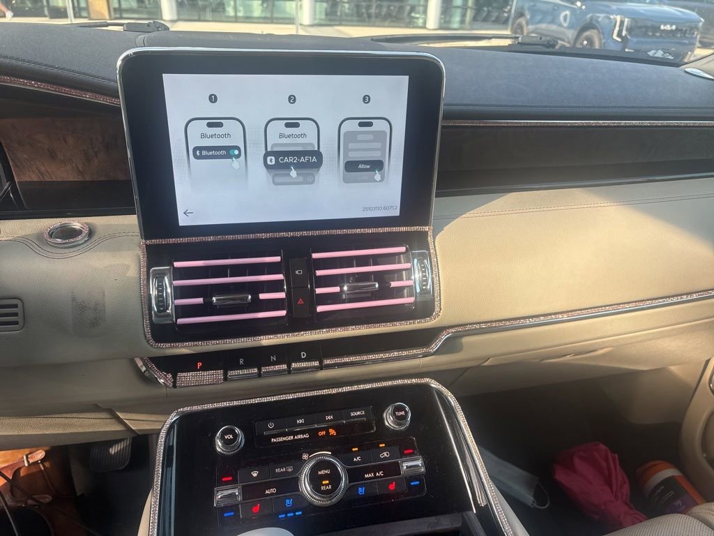 Used 2019 Lincoln Navigator L Reserve AWD/4WD image 7
