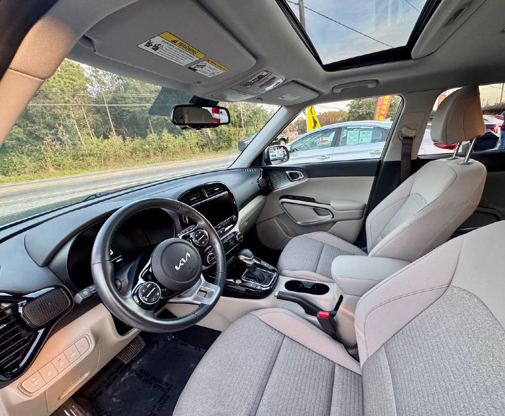 Used 2023 Kia Soul EX image 9