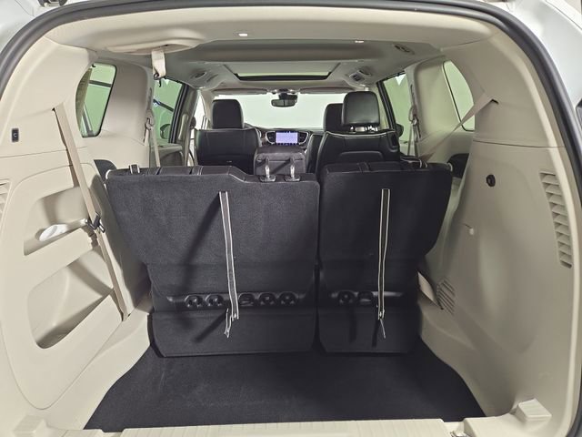 Used 2024 Chrysler Pacifica Limited image 33