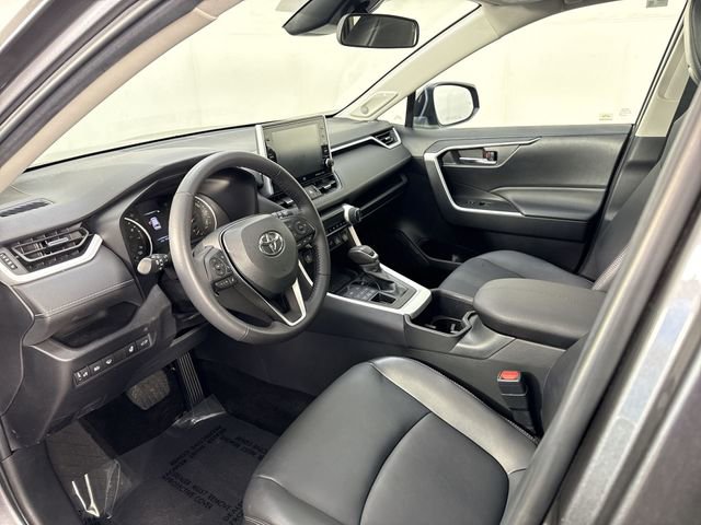 Used 2022 Toyota RAV4 XLE Premium AWD/4WD image 5