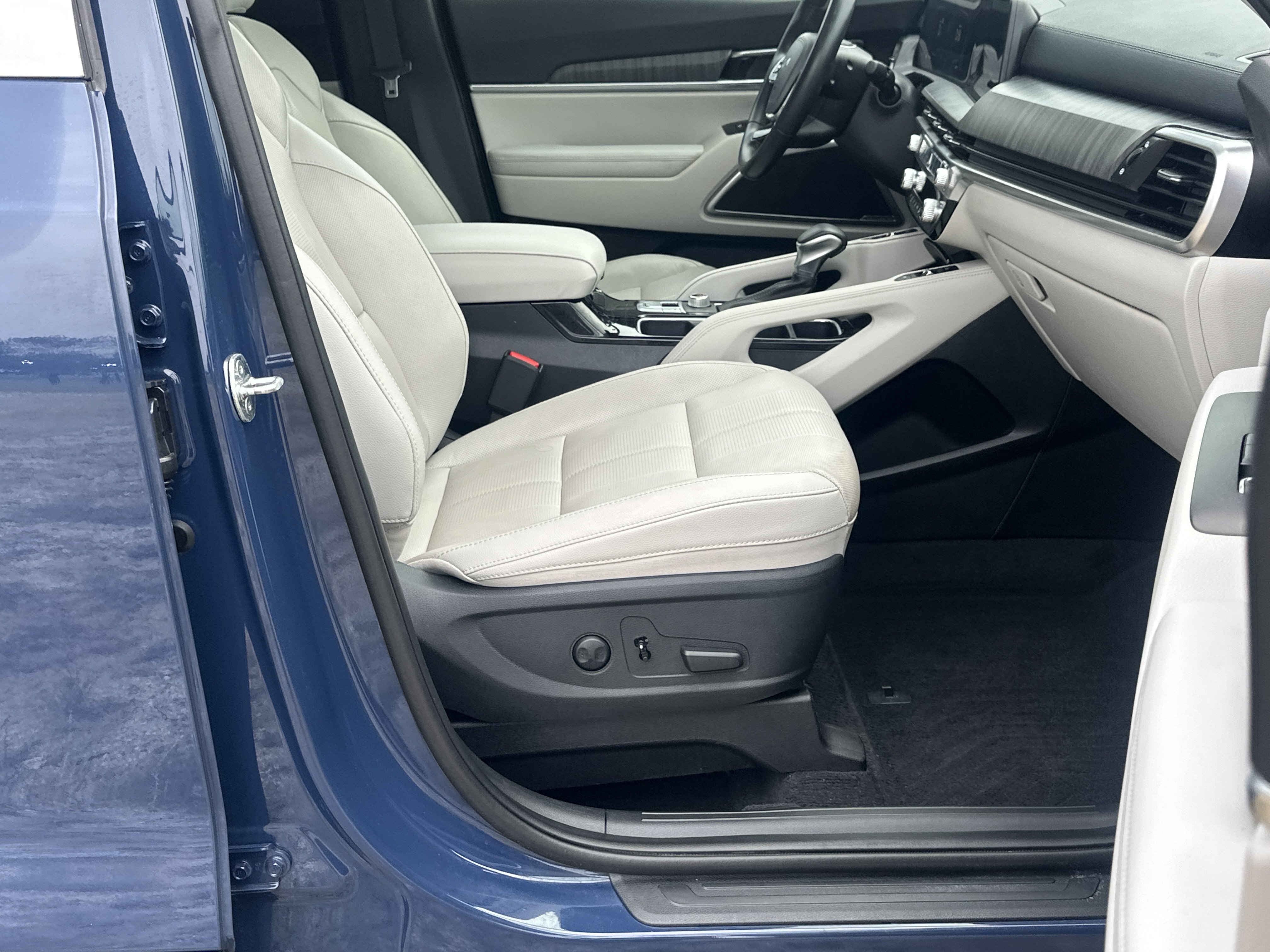 Used 2024 Kia Telluride EX FWD image 13