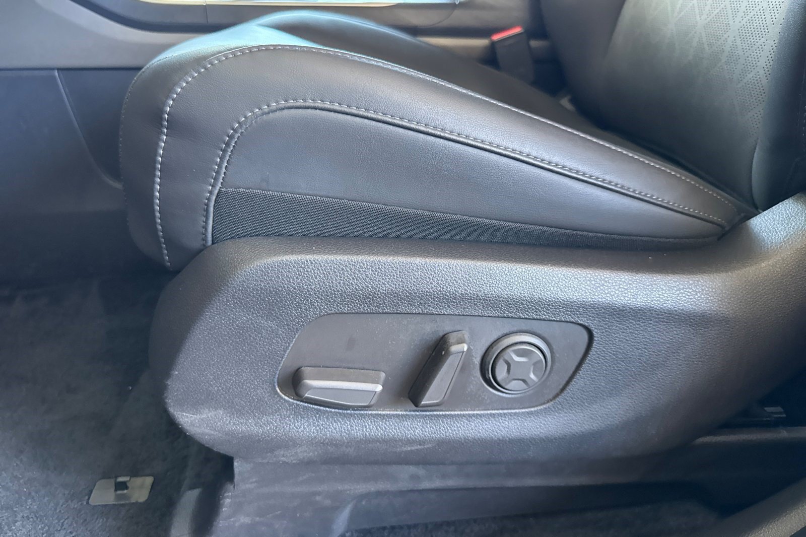 Used 2026 Kia Carnival FWD image 15