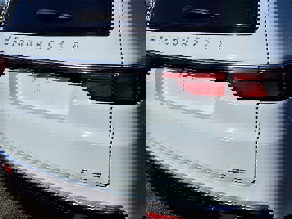 Certified 2024 Jeep Wagoneer L Series III w/ Flexible Seating Group image 56