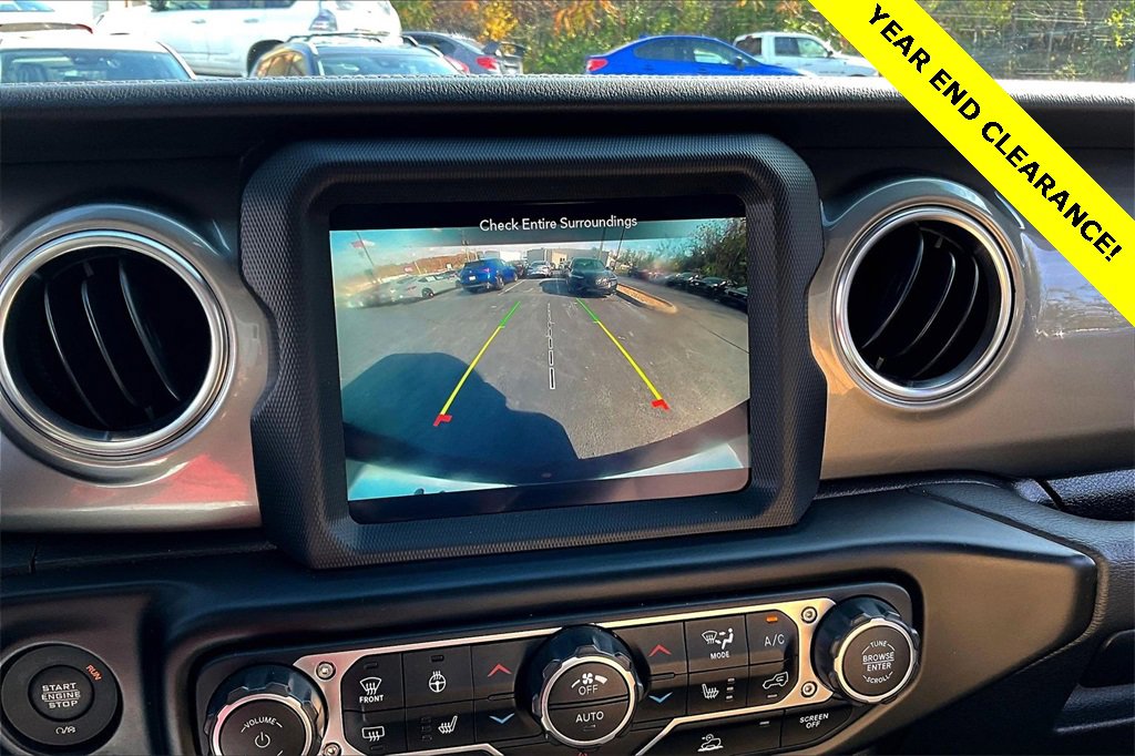 Used 2022 Jeep Wrangler Unlimited Sahara w/ Cold Weather Group image 21