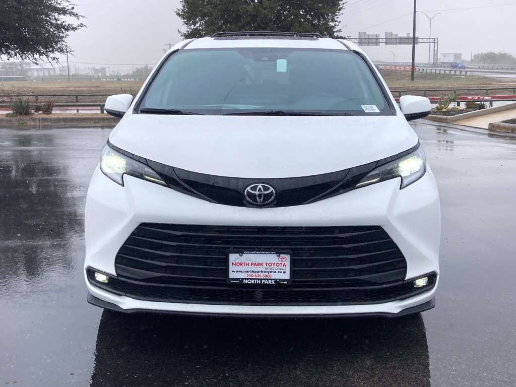 New 2026 Toyota Sienna XLE Woodland Edition AWD/4WD image 2