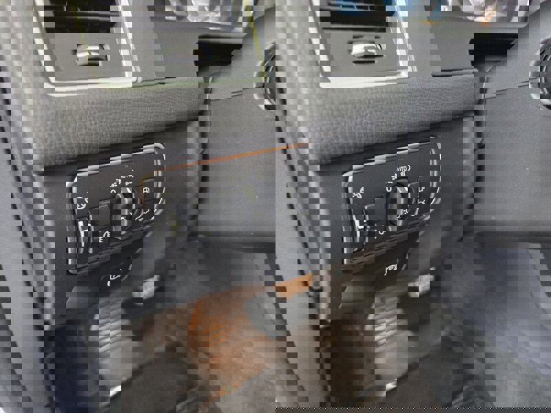 Used 2015 Volvo XC60 T5 Premier w/ Proximity Package image 19