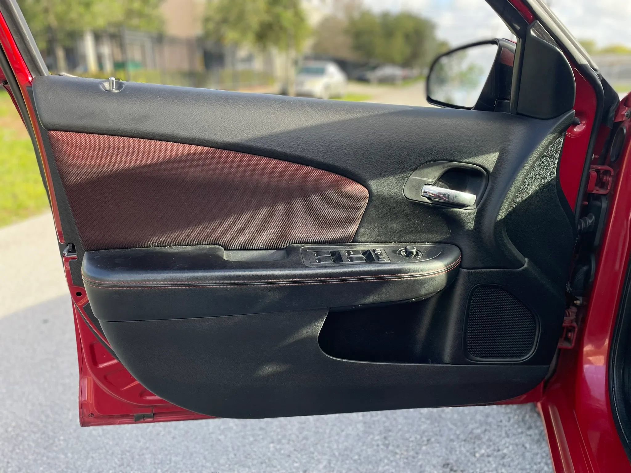 Used 2011 Dodge Avenger FWD image 28