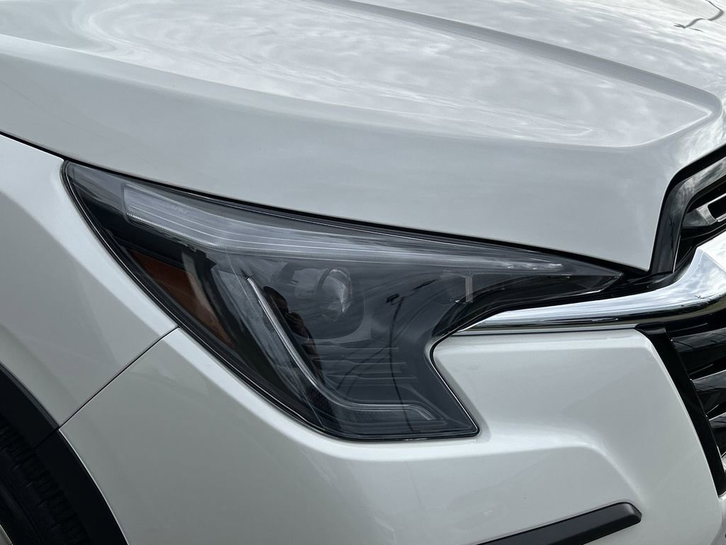 Certified 2025 Subaru Ascent Premium w/ Premium Package image 8