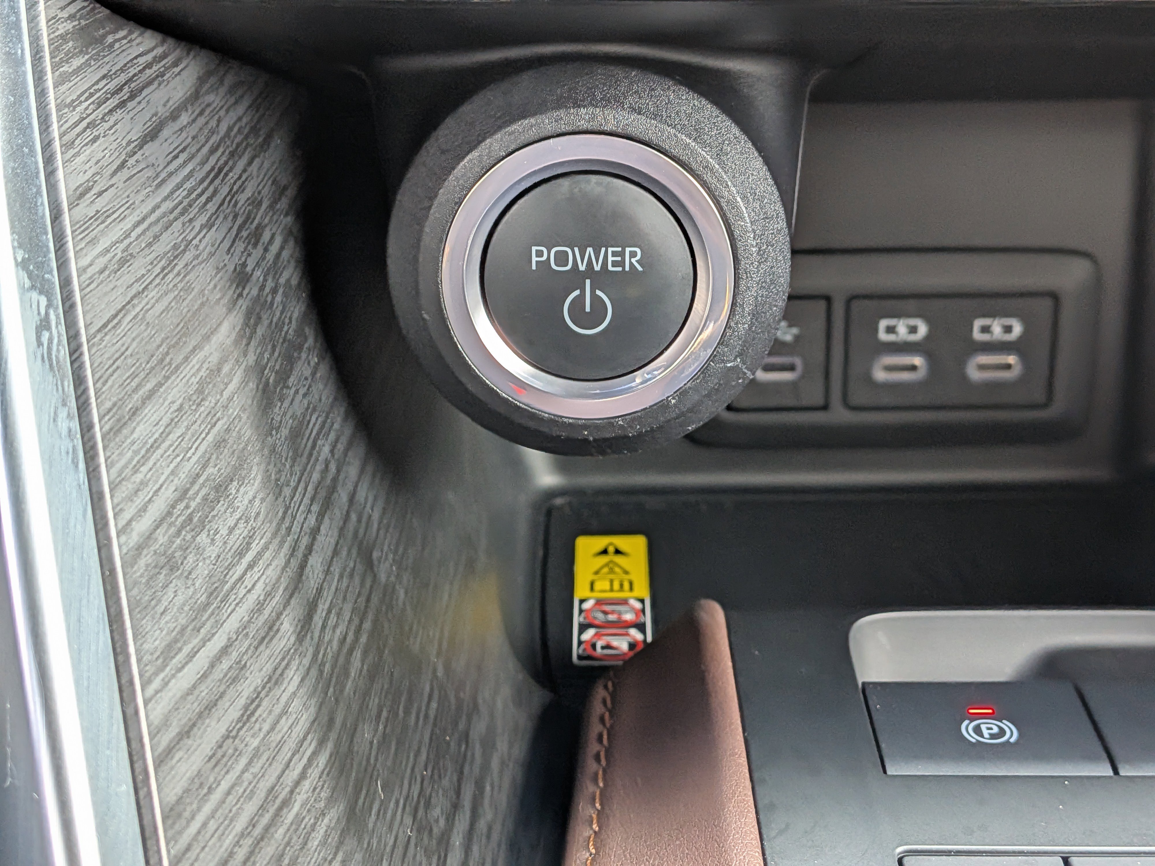 Used 2024 Toyota Venza XLE image 26