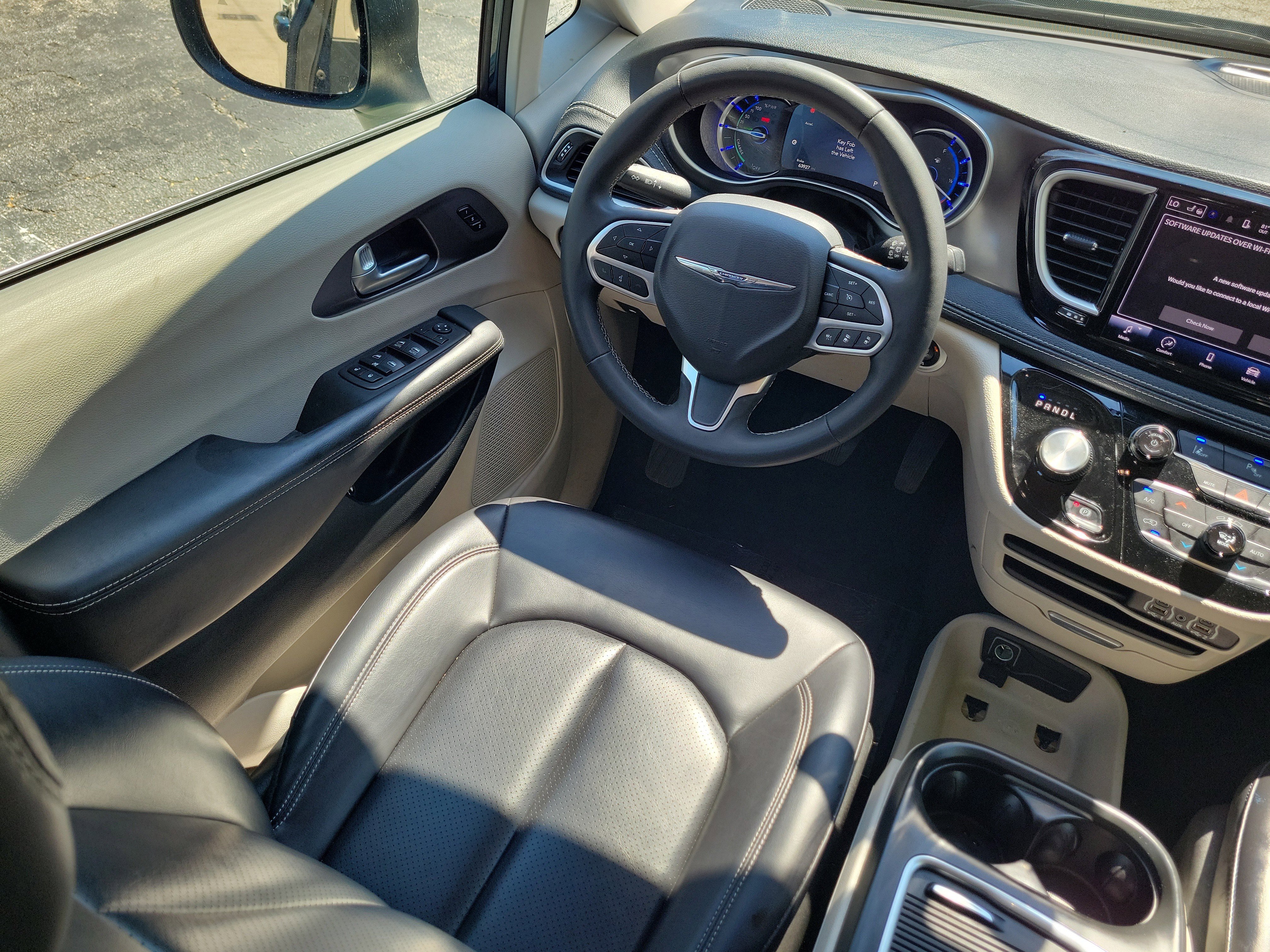 Used 2023 Chrysler Pacifica Touring-L image 12