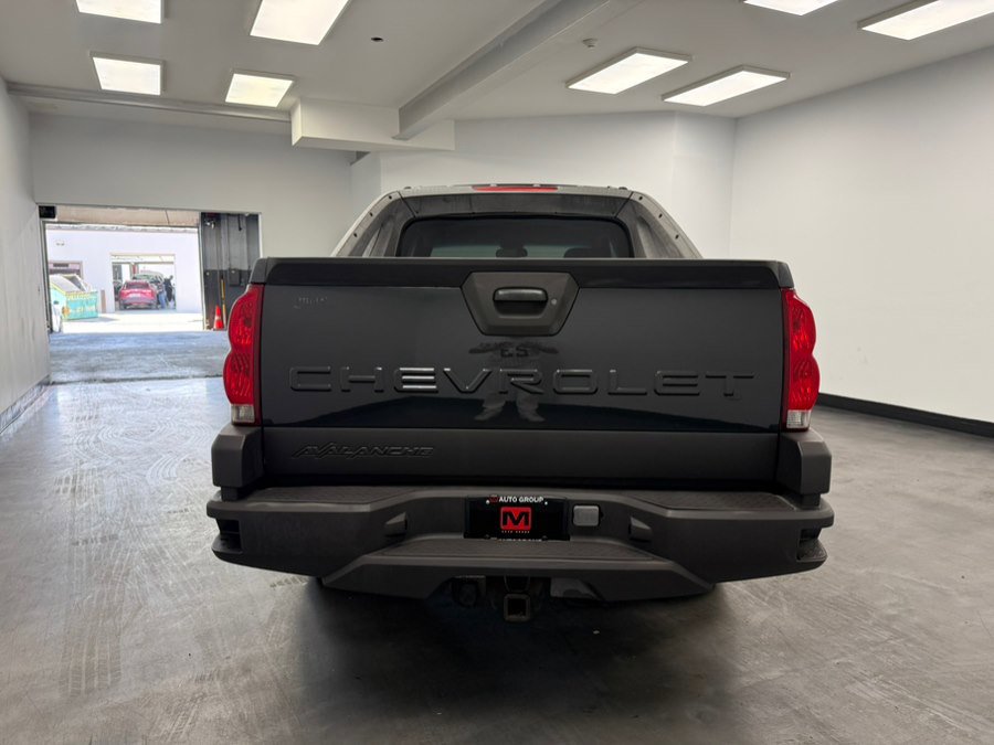 Used 2003 Chevrolet Avalanche 4x4 w/ Suspension Package, Off-Road image 8