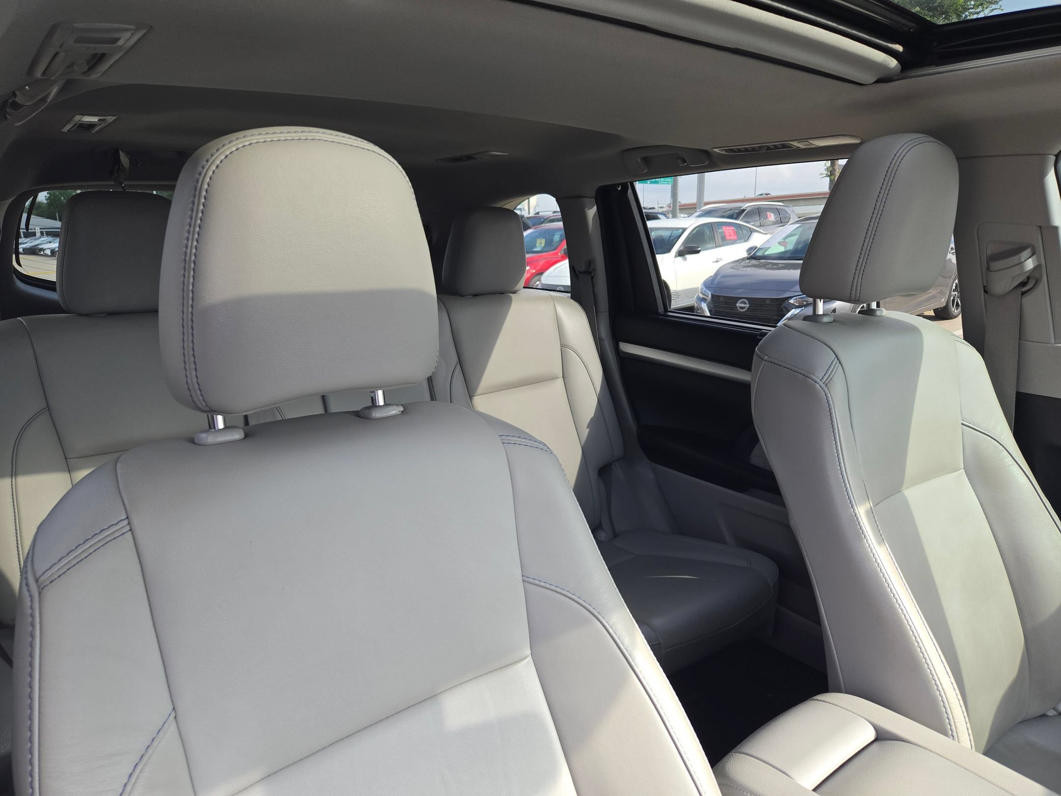 Used 2019 Toyota Highlander XLE FWD image 31