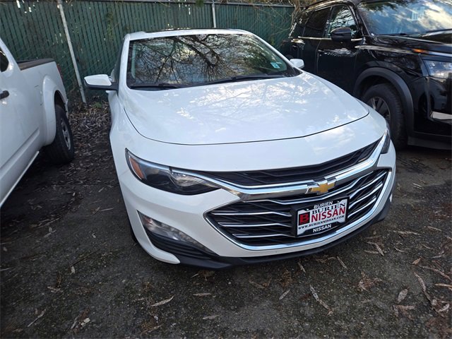 Used 2023 Chevrolet Malibu LT image 2