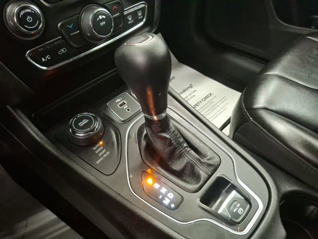 Used 2021 Jeep Cherokee Latitude Plus image 24