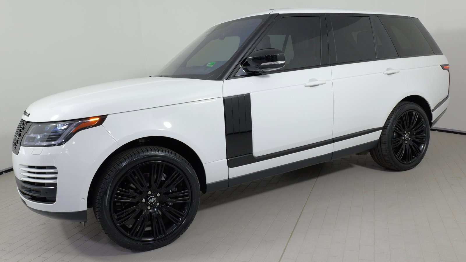 Used 2022 Land Rover Range Rover Westminster Edition image 1