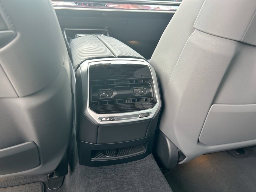 Used 2026 BMW 740i RWD image 33