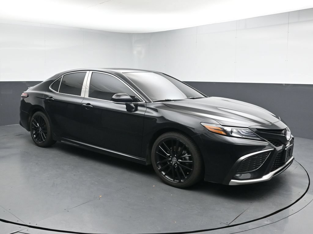 Used 2023 Toyota Camry XSE FWD image 2