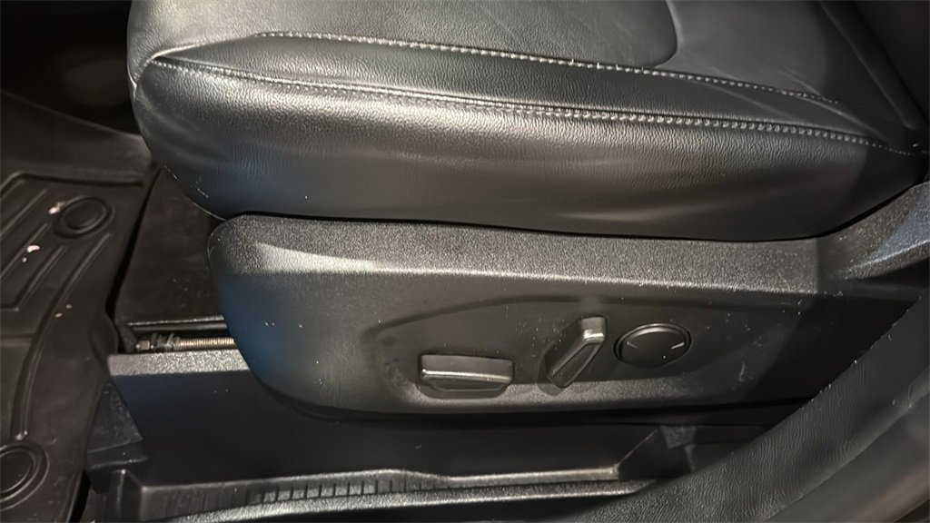 Used 2020 Ford Edge Titanium w/ Class II Trailer Tow Package image 26