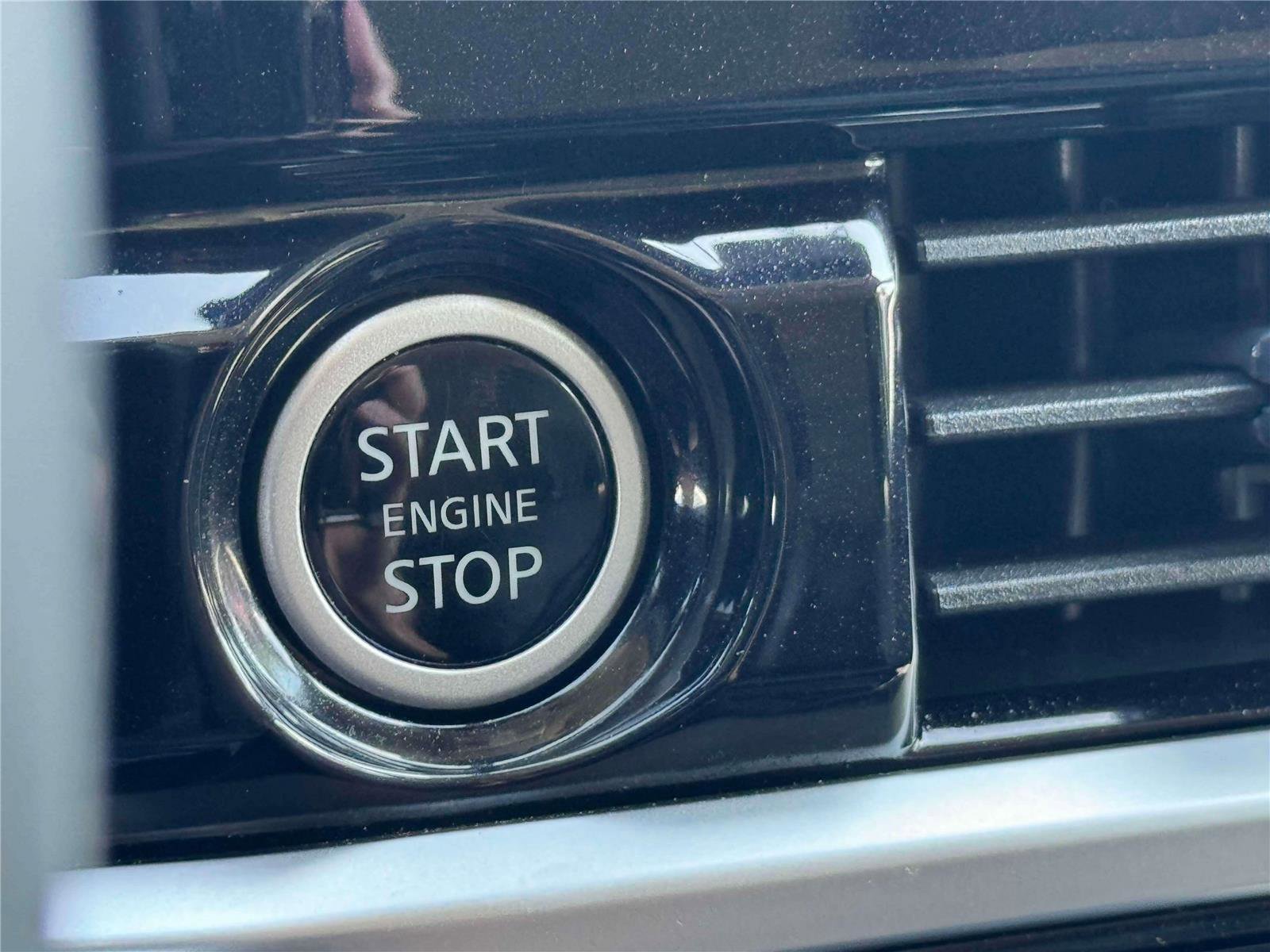 Used 2024 Nissan Pathfinder SL image 31