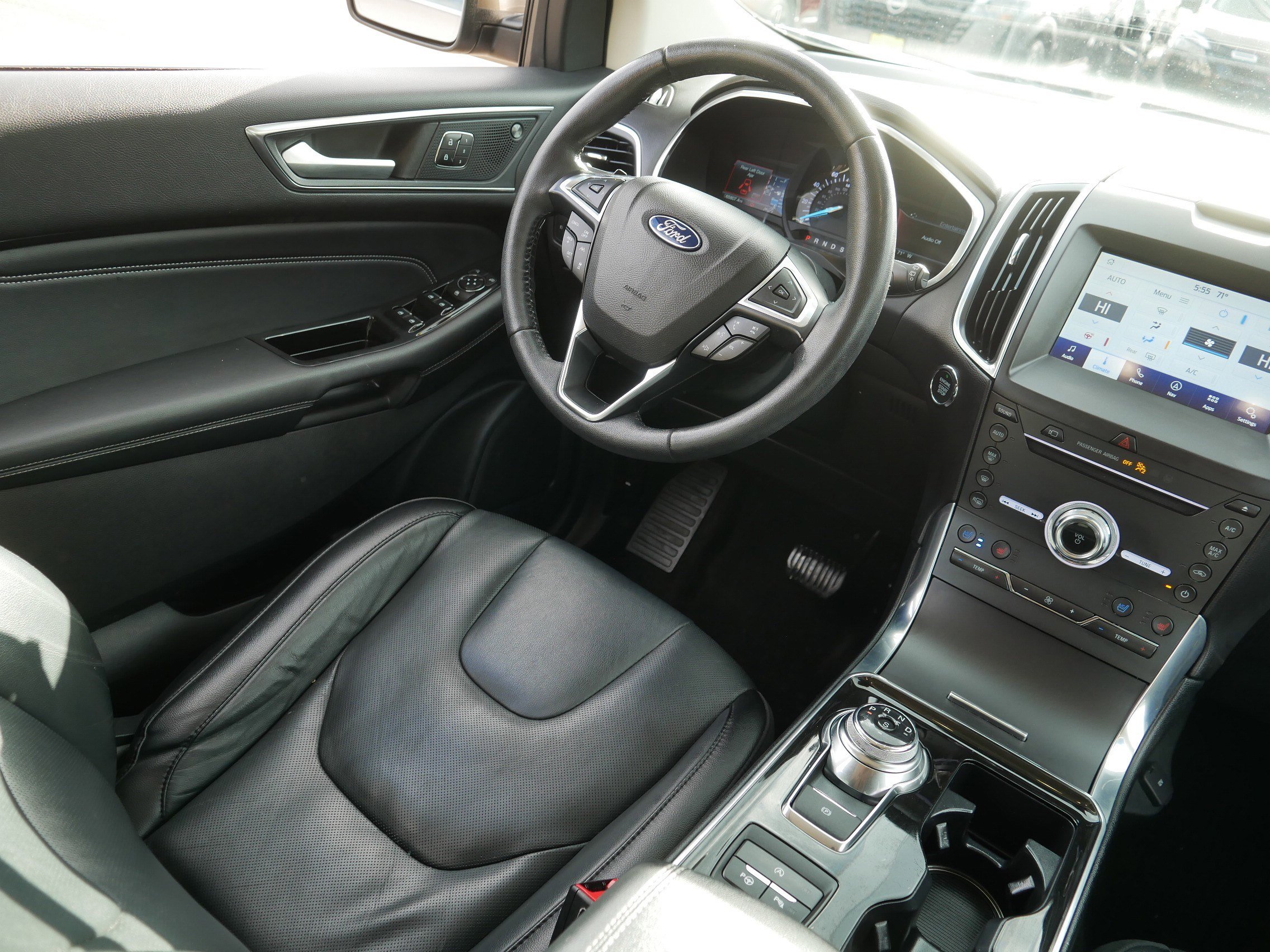 Used 2019 Ford Edge Titanium w/ Equipment Group 301A AWD/4WD image 9