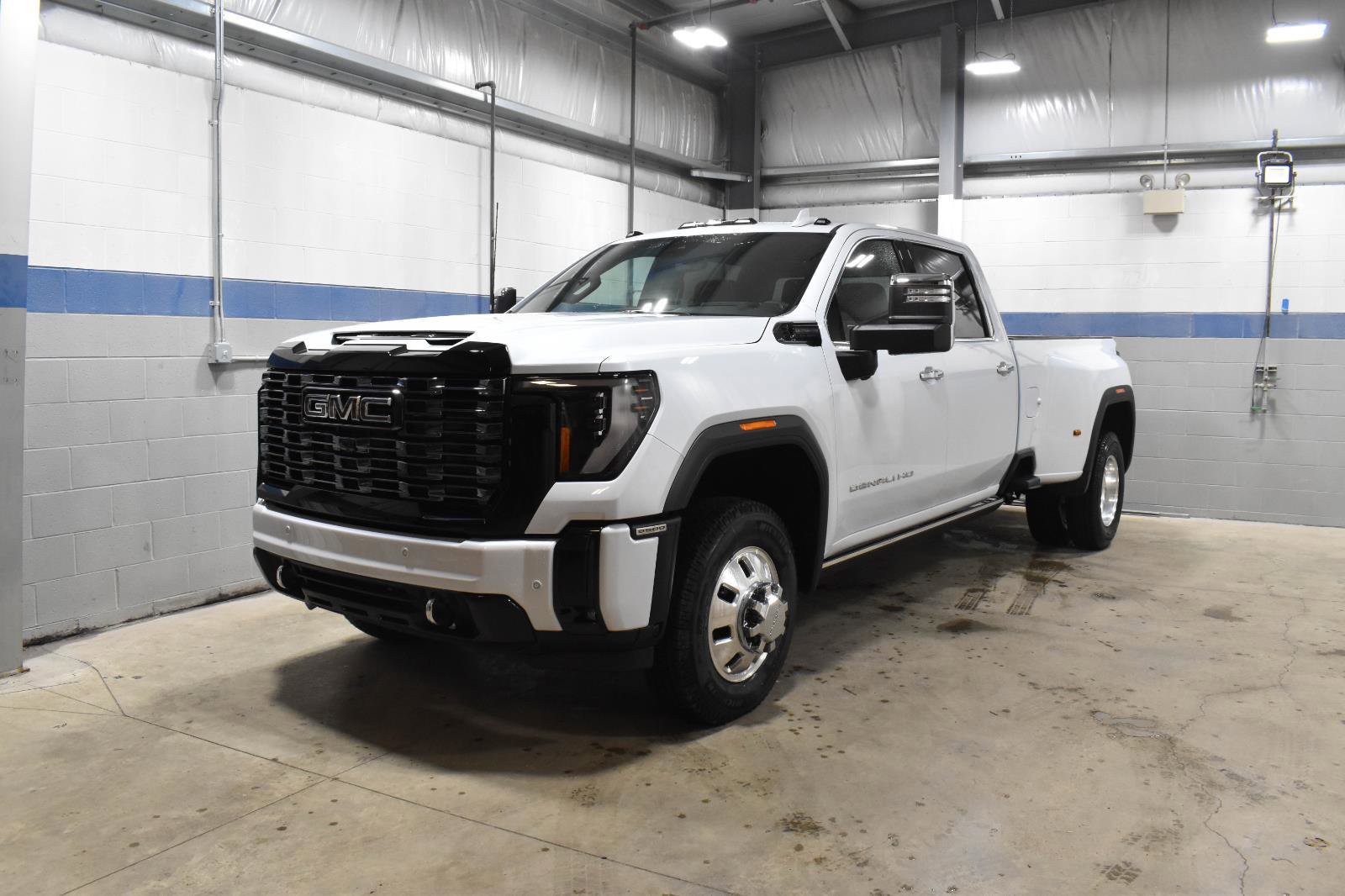 Used 2026 GMC Sierra 3500 Denali Ultimate AWD/4WD image 9