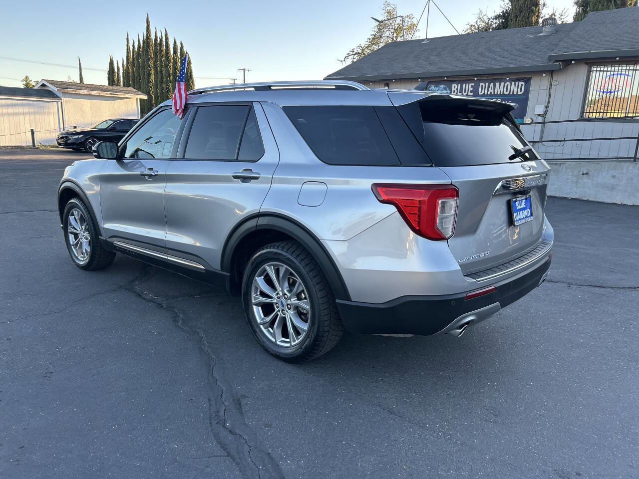 Used 2021 Ford Explorer Limited w/ Equipment Group 301A image 5