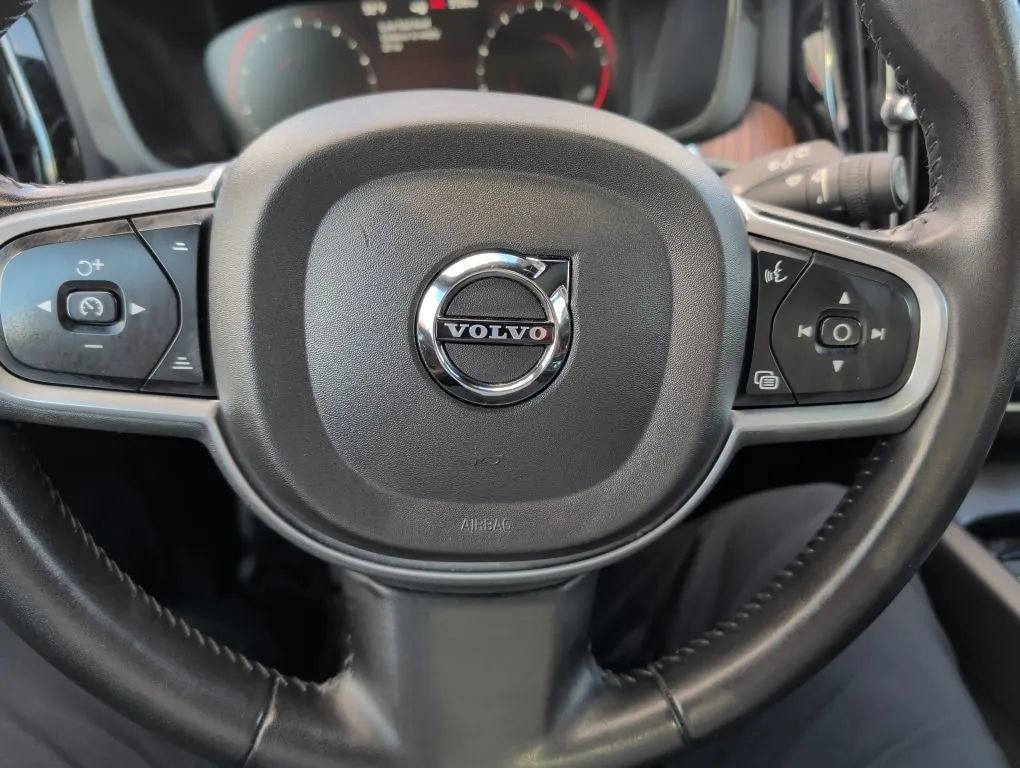 Used 2021 Volvo XC60 T5 Momentum image 12