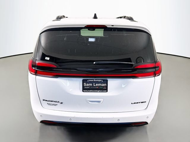 Used 2025 Chrysler Pacifica Limited image 6
