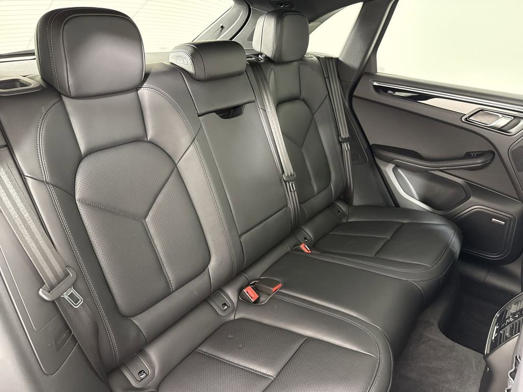 Certified 2025 Porsche Macan image 23