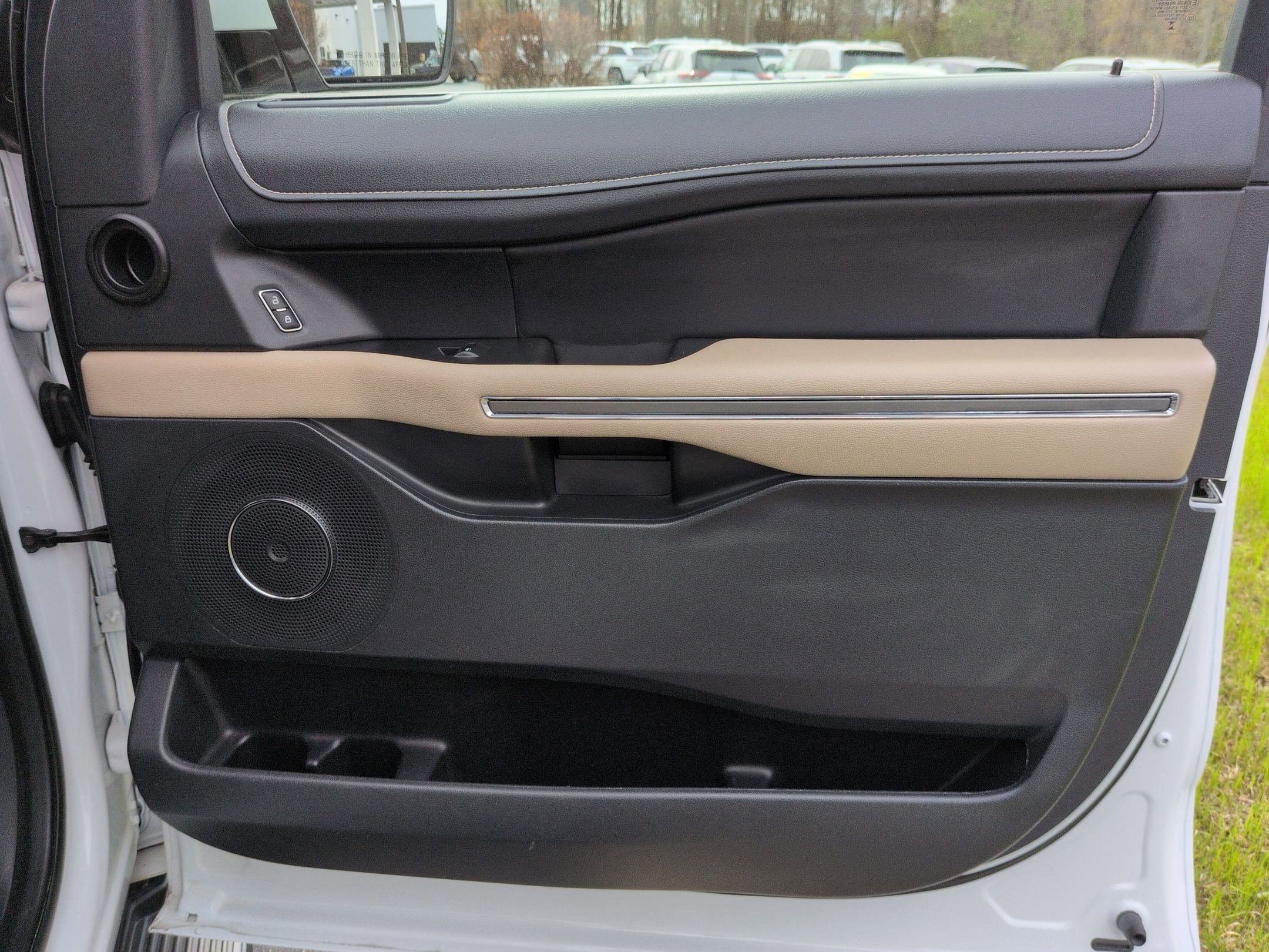 Used 2024 Ford Expedition XLT image 23