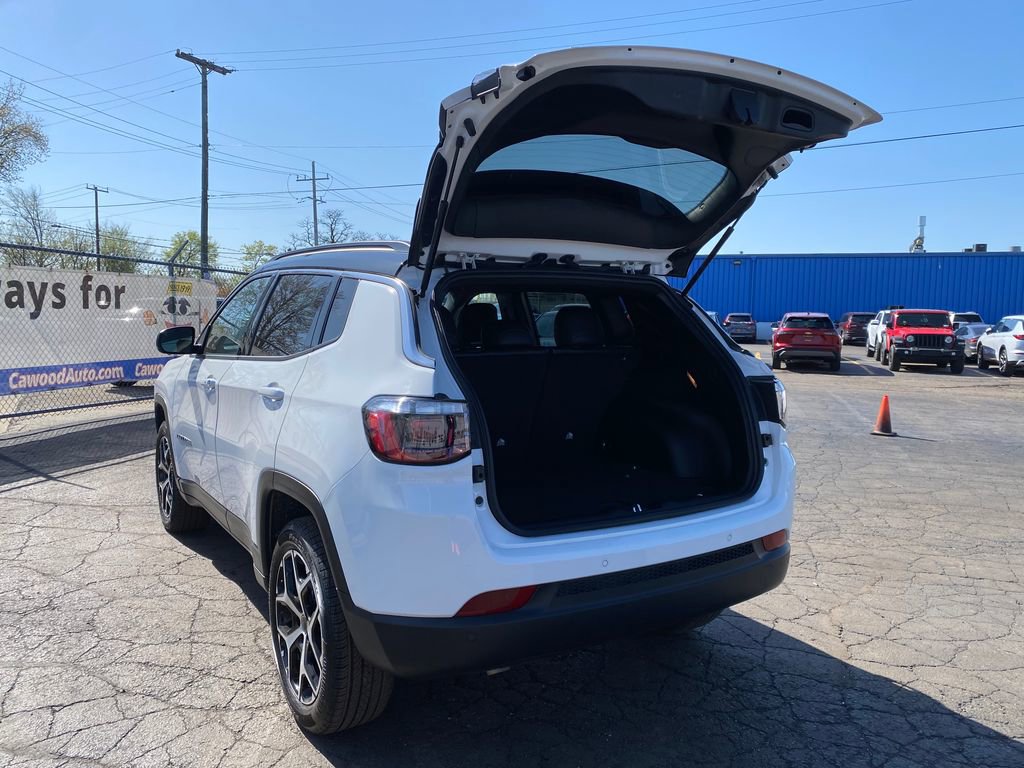 Used 2025 Jeep Compass Limited AWD/4WD image 4
