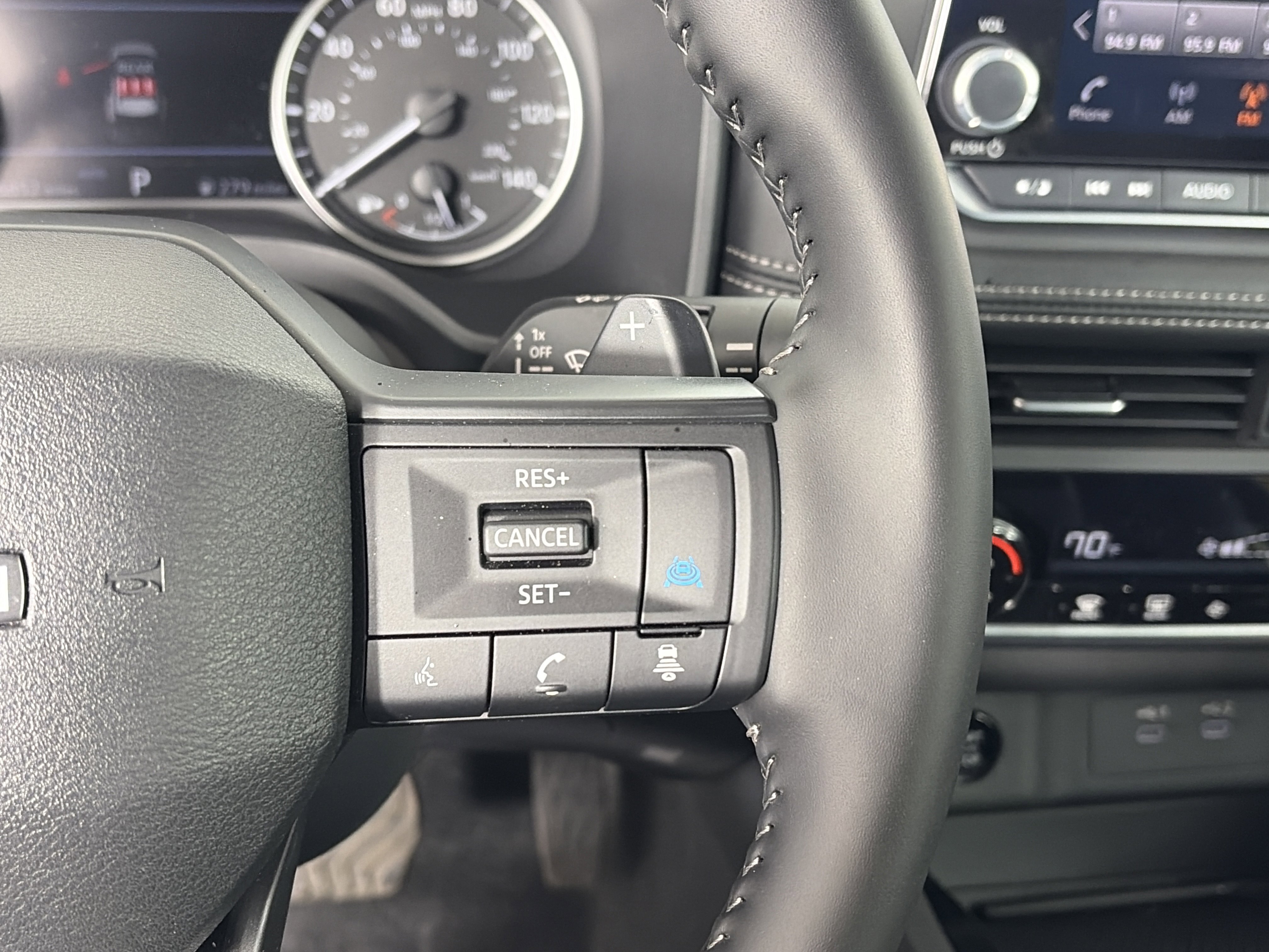 Certified 2025 Nissan Rogue SV image 28