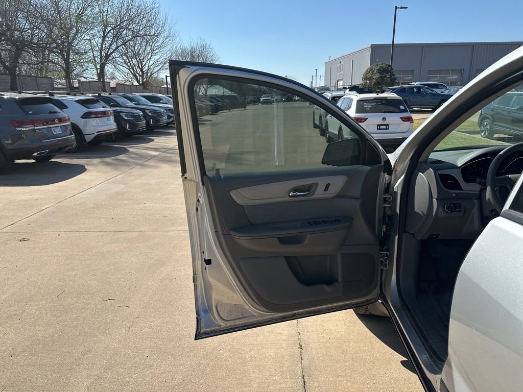 Used 2015 Chevrolet Traverse LS image 9