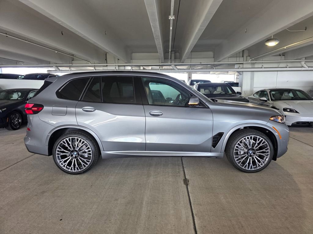 New 2026 BMW X5 sDrive40i w/ M Sport Package RWD image 3