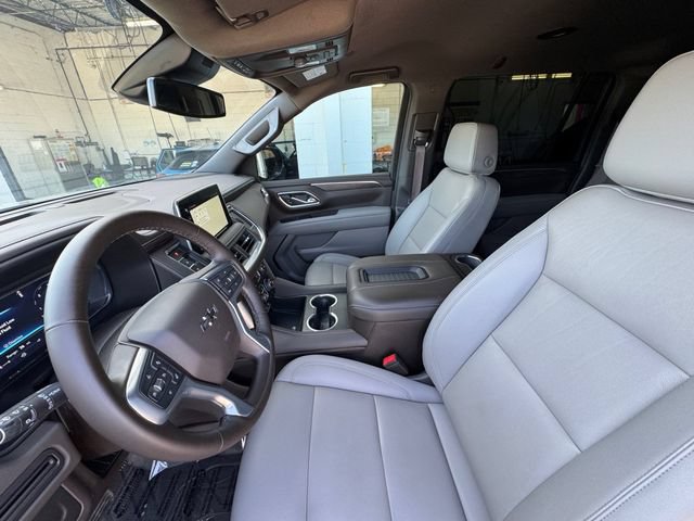 Used 2024 Chevrolet Suburban Z71 w/ Luxury Package AWD/4WD image 28