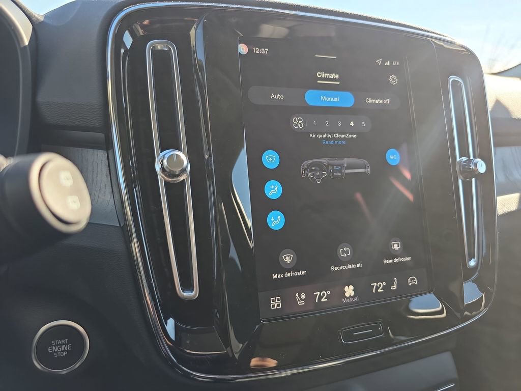 New 2026 Volvo XC40 B5 Core w/ Climate Package image 21