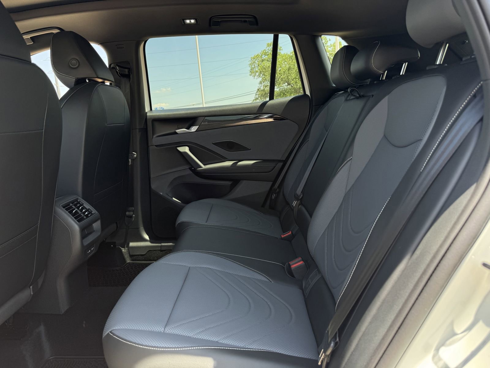 New 2026 Volkswagen Tiguan SE R-Line FWD image 28