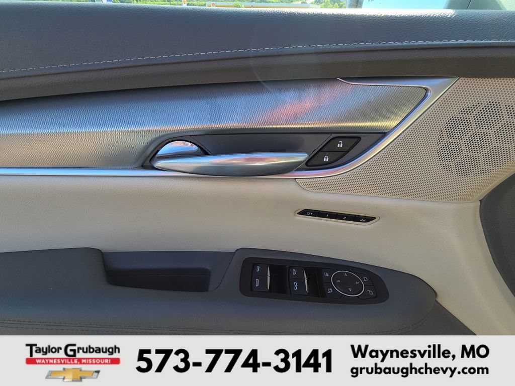Used 2018 Cadillac XT5 Luxury w/ Driver Awareness Package FWD image 13