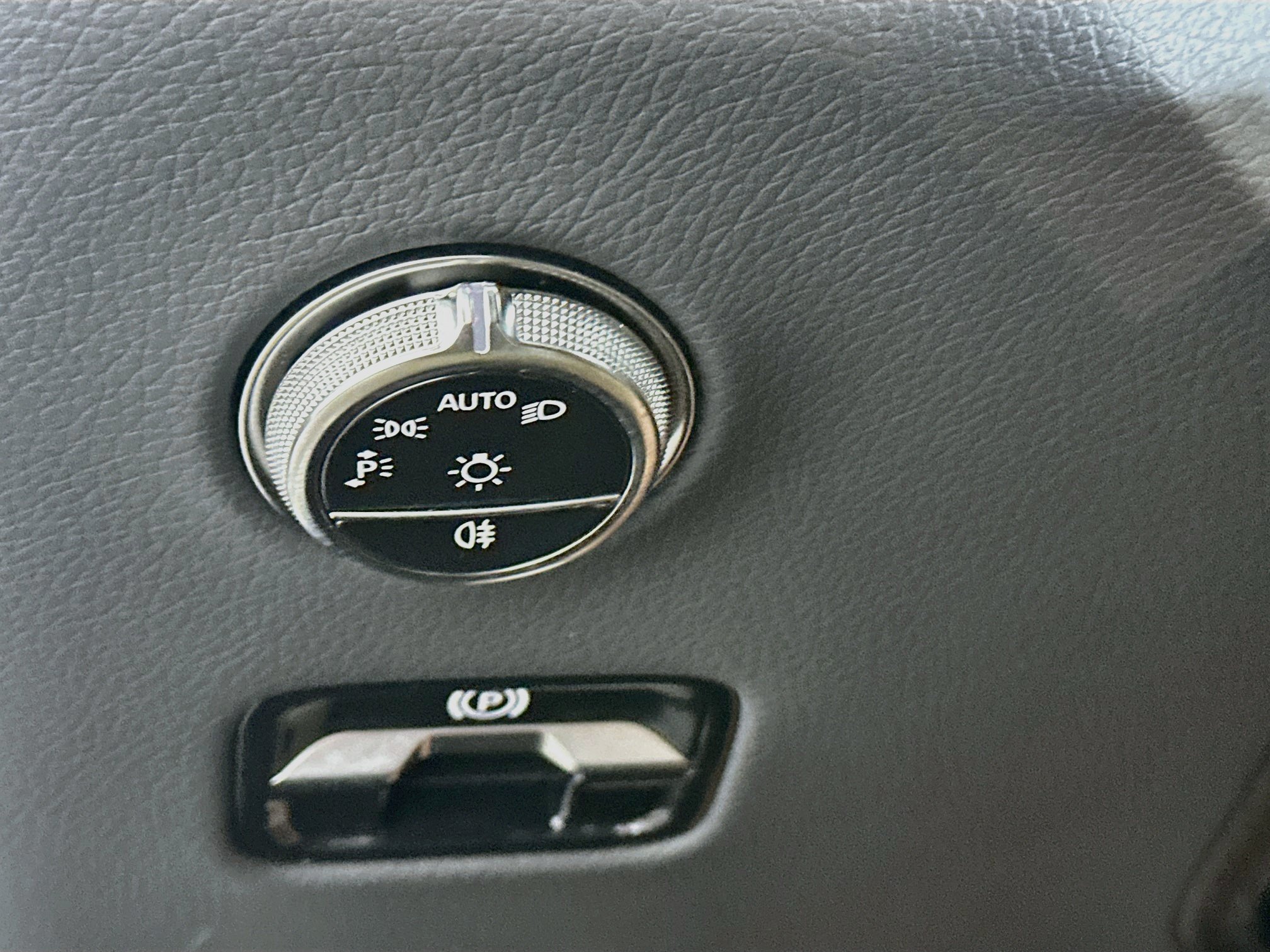Used 2025 Mercedes-Benz GLC 300 image 17