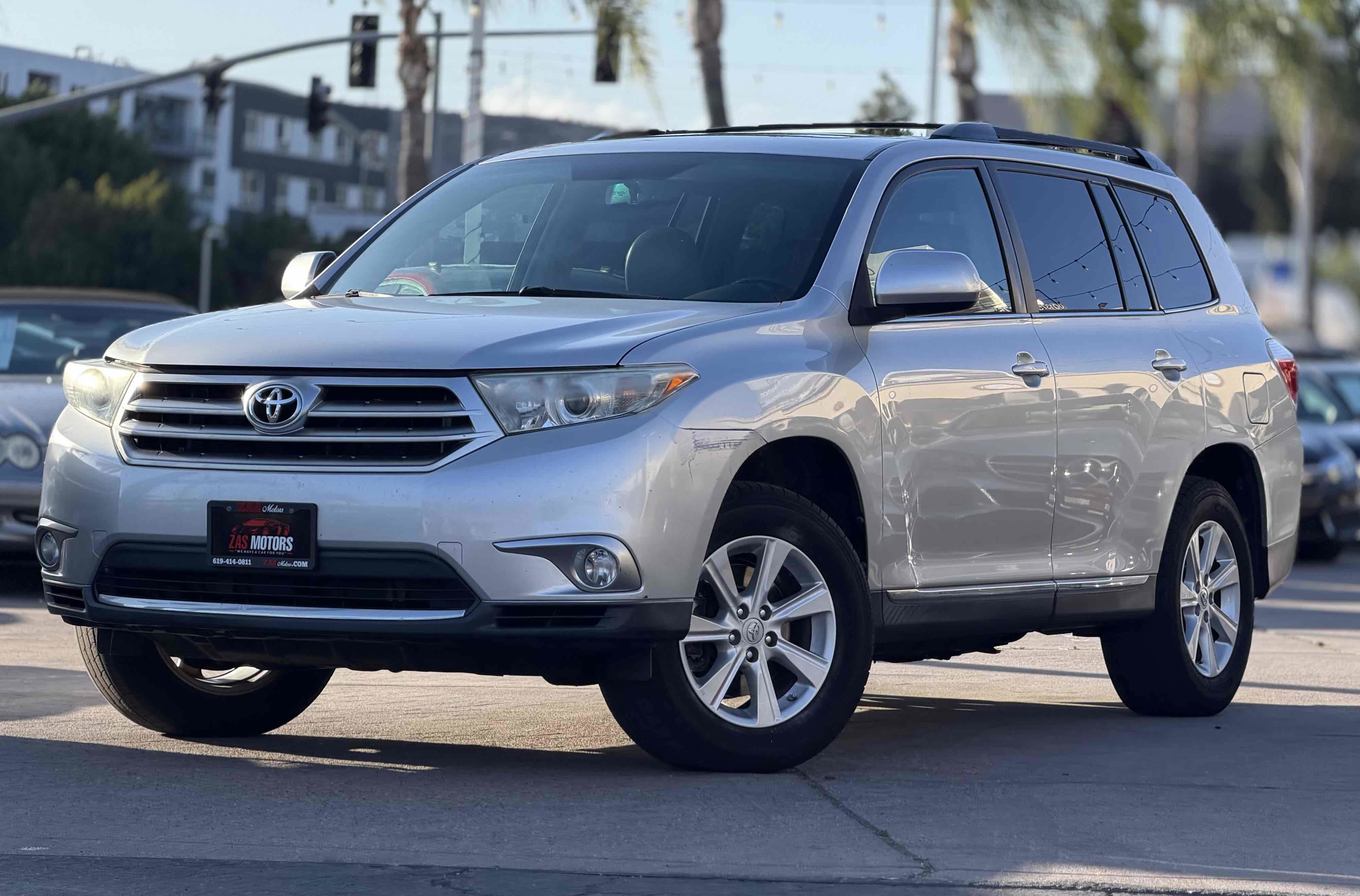Used 2012 Toyota Highlander SE w/ Tow Pkg FWD image 1
